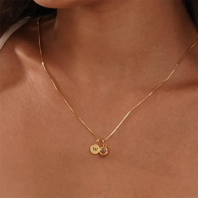 Collar con inicial y foto de proyección personalizada